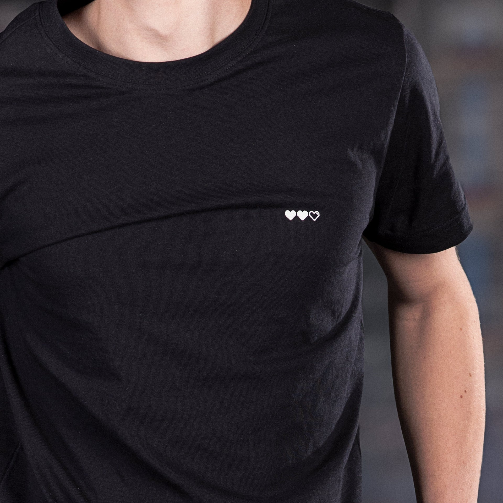 Subtil Retro: PIXELHERZEN – Unisex-Baumwoll-T-Shirt