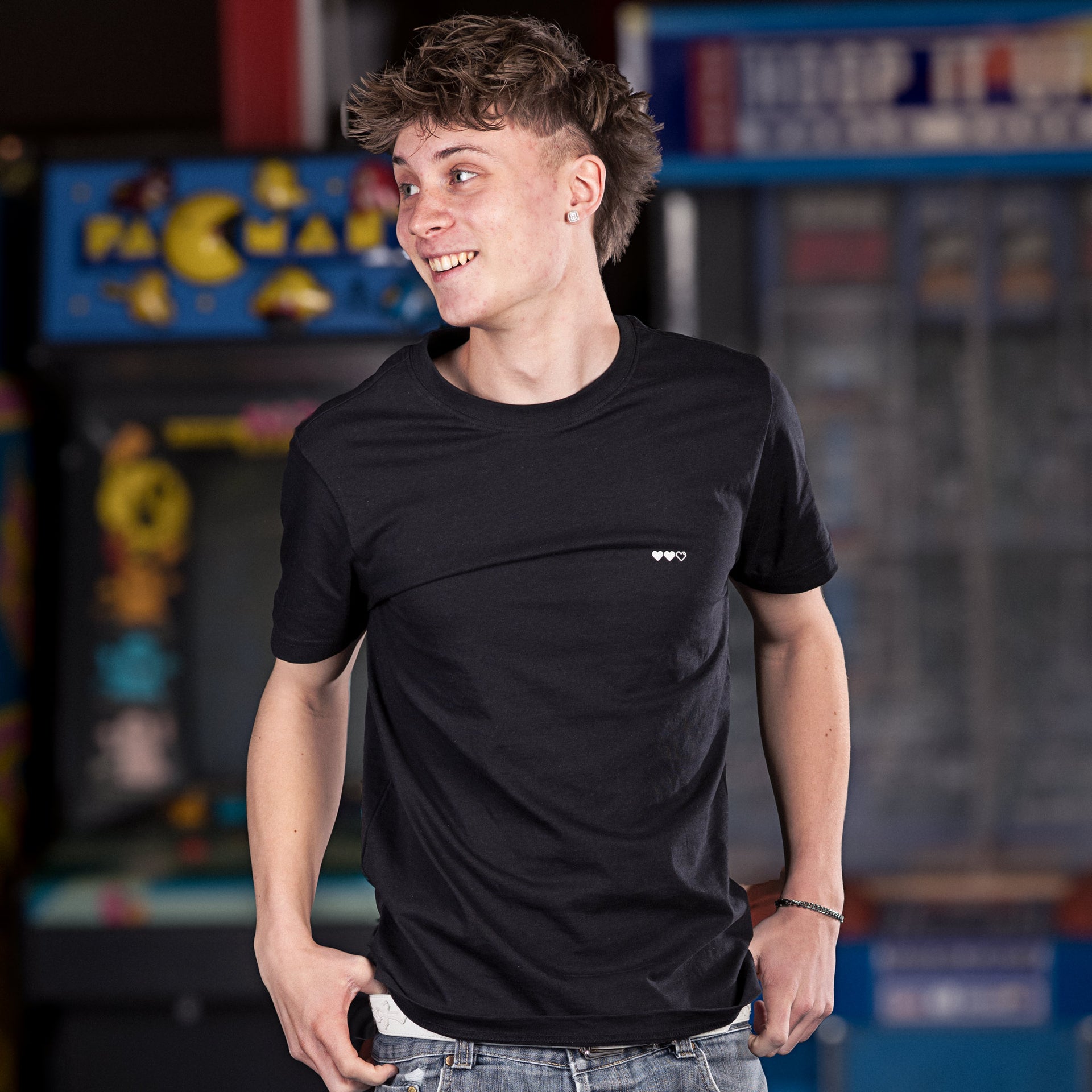 Subtil Retro: PIXELHERZEN – Unisex-Baumwoll-T-Shirt